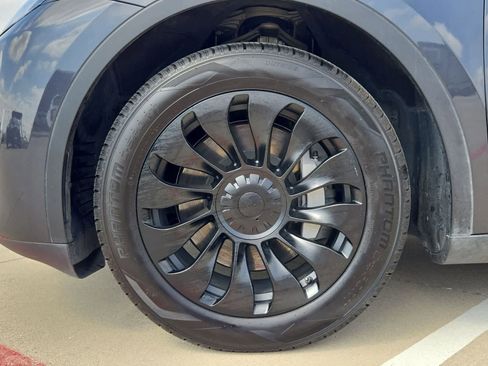 Used 2024 Tesla Model Y 2WD image 14