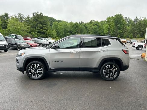 Used 2023 Jeep Compass Limited w/ Sun and Sound Group AWD/4WD image 3