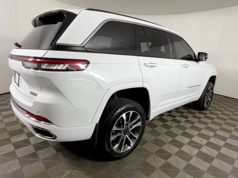Used 2023 Jeep Grand Cherokee Overland w/ Luxury Tech Group IV AWD/4WD image 5