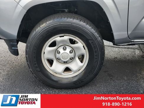 Used 2022 Toyota Tacoma SR5 RWD image 13