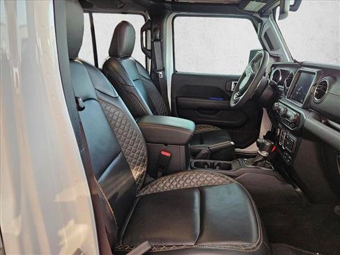 Used 2023 Jeep Gladiator Overland AWD/4WD image 15
