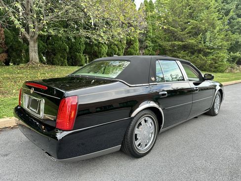 Used 2005 Cadillac De Ville w/ Limited Edition Package FWD image 52