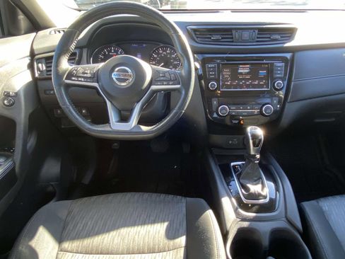 Used 2018 Nissan Rogue SV image 11