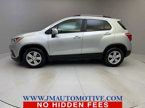 Used 2021 Chevrolet Trax LT w/ Driver Confidence Package image 2