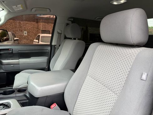 Used 2013 Toyota Tundra 4x4 CrewMax w/ SR5 Pkg image 11