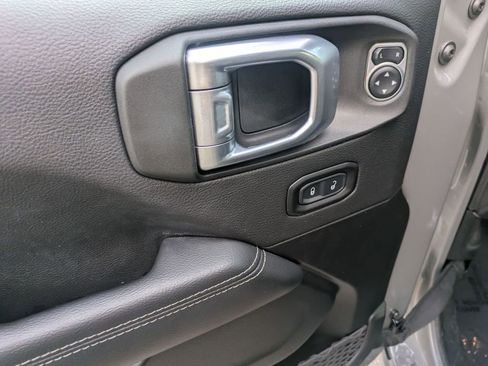 Used 2022 Jeep Wrangler Unlimited Sahara AWD/4WD image 12