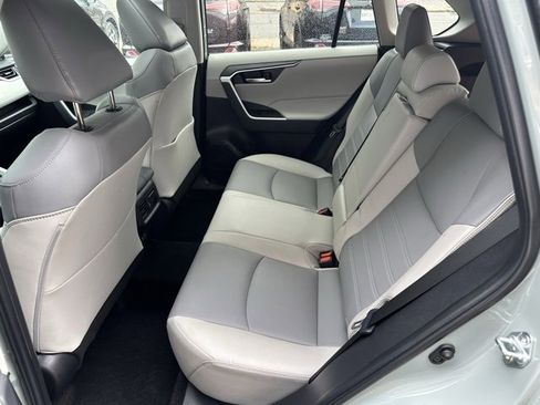 Used 2023 Toyota RAV4 XLE Premium image 18
