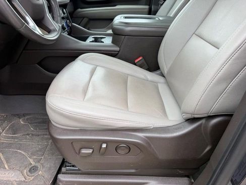 Used 2022 Chevrolet Tahoe Z71 w/ Luxury Package AWD/4WD image 22