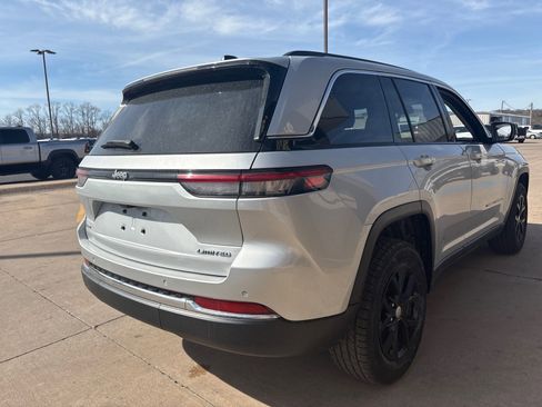 Used 2023 Jeep Grand Cherokee Limited image 8