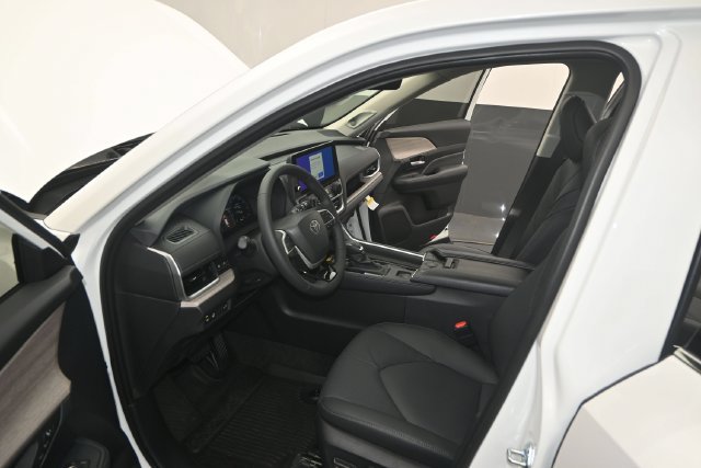 New 2026 Toyota Grand Highlander FWD image 4