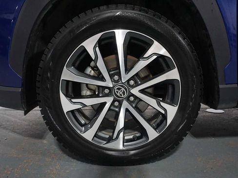 Used 2023 Toyota Corolla Cross XLE image 8