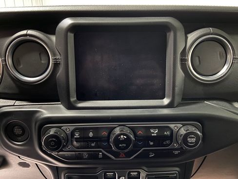 Used 2018 Jeep Wrangler Unlimited Sahara w/ Dual Top Group image 12