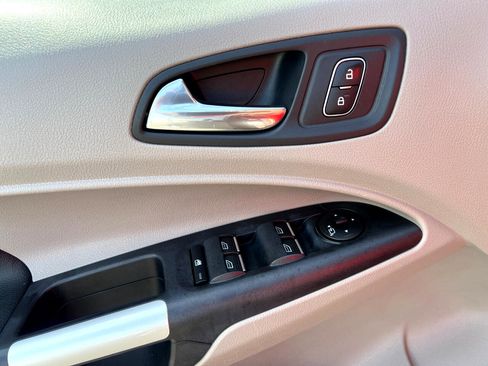 Used 2019 Ford Transit Connect Titanium w/ Titanium Premium Package image 29