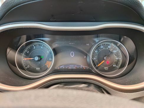 Used 2015 Jeep Cherokee Limited AWD/4WD image 13