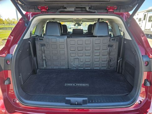 Used 2021 Toyota Highlander Limited image 14