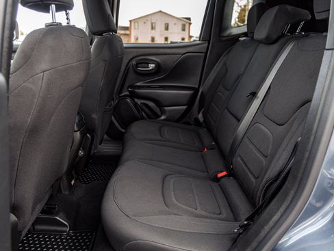 Used 2022 Jeep Renegade Latitude w/ Convenience Group AWD/4WD image 13