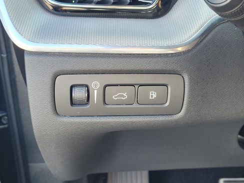 Used 2022 Volvo XC60 T8 R-Design w/ Advanced Package image 18