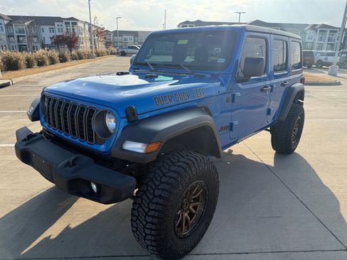 Used 2025 Jeep Wrangler Sport image 11