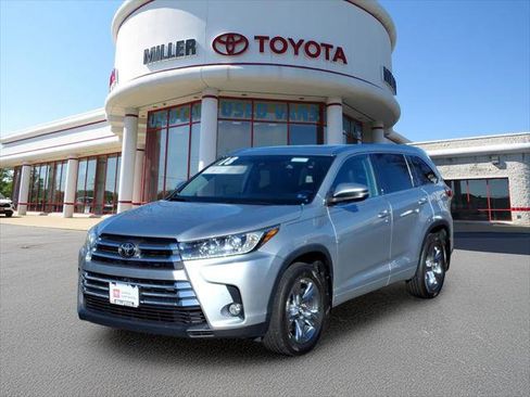 Certified 2018 Toyota Highlander Limited Platinum image 1