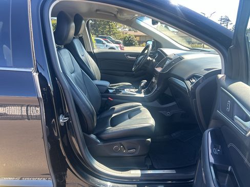 Certified 2018 Ford Edge Titanium w/ Ford Safe & Smart Package AWD/4WD image 27