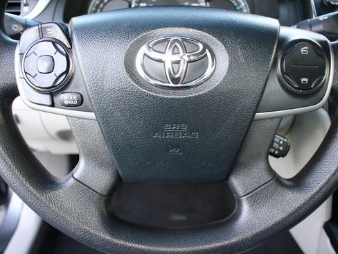 Used 2013 Toyota Camry LE image 11