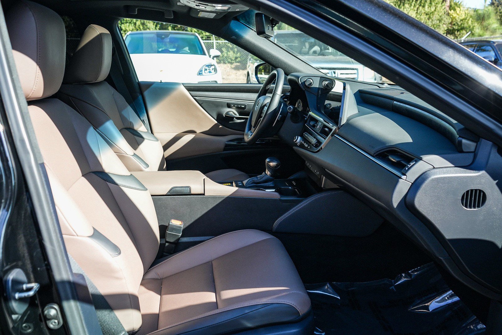 Used 2025 Lexus ES 300h w/ Premium Package FWD image 16