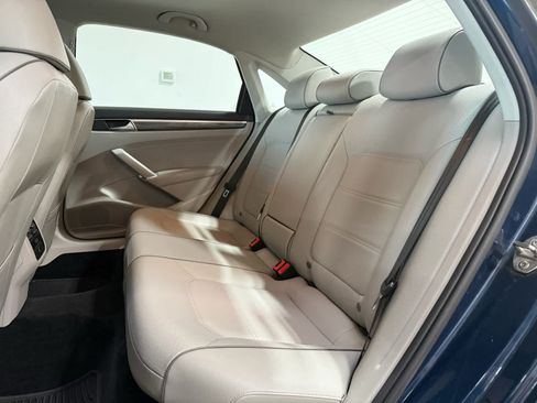 Used 2018 Volkswagen Passat 2.0T SE FWD image 13