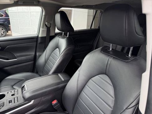 Certified 2024 Toyota Highlander XLE AWD/4WD image 15