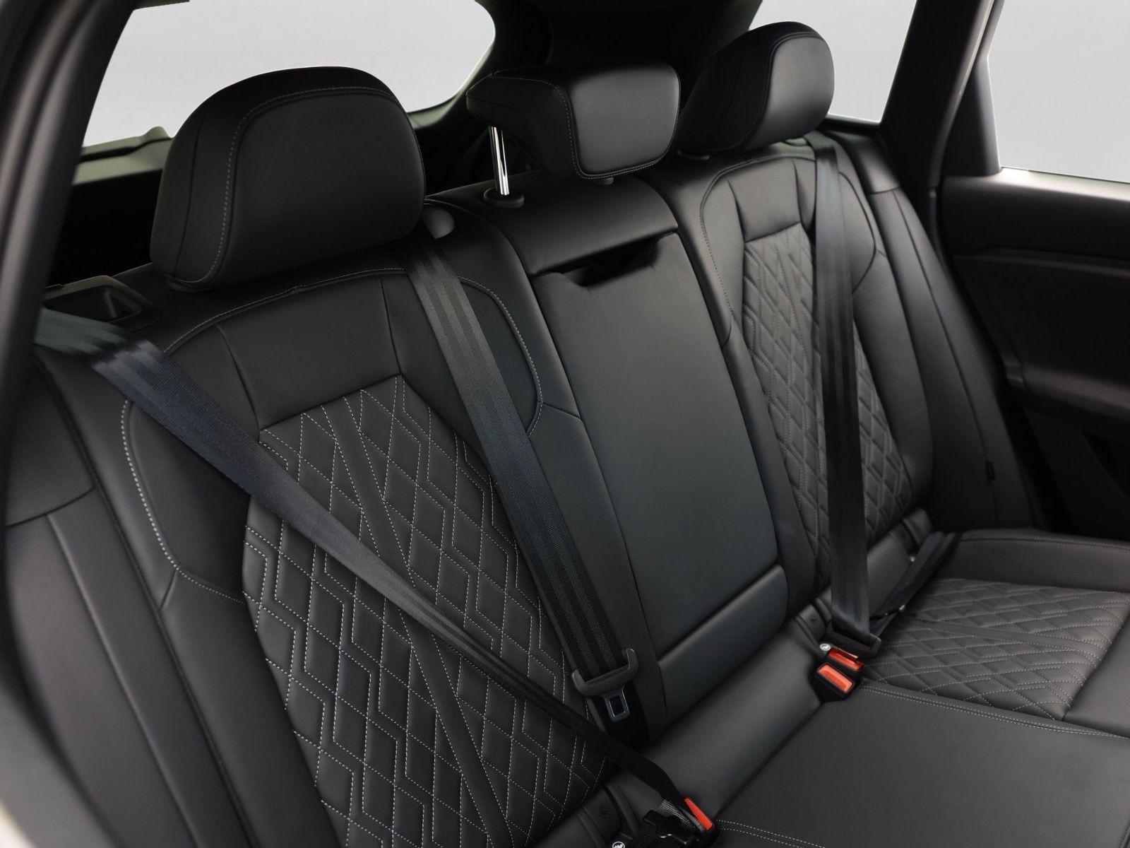 Used 2025 Audi SQ6 e-tron Prestige w/ Black Optic Package AWD/4WD image 6