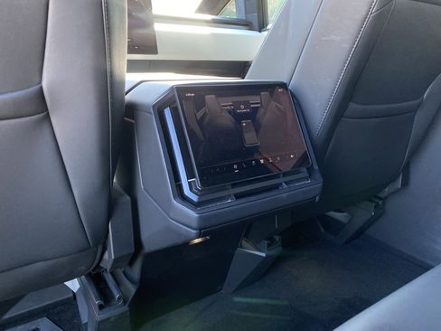 Used 2024 Tesla Cybertruck AWD Crew Cab image 23