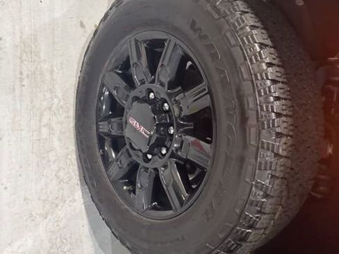 Used 2024 GMC Sierra 2500 AT4 w/ Technology Package image 32