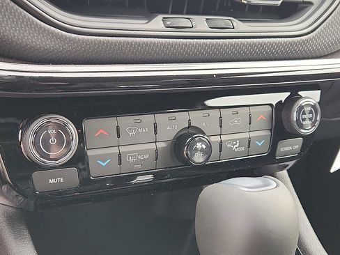 New 2026 Jeep Compass Limited image 11