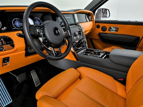 Used 2025 Rolls-Royce Cullinan image 20