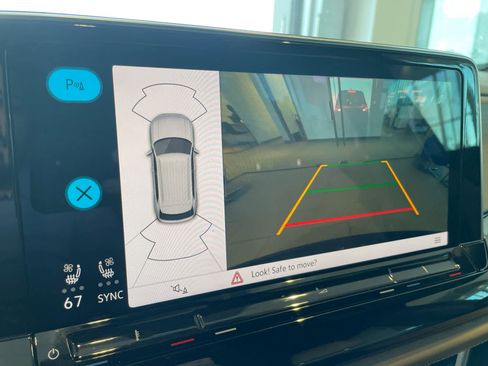 Used 2026 Volkswagen Atlas Cross Sport SE w/ Panoramic Sunroof Package FWD image 16