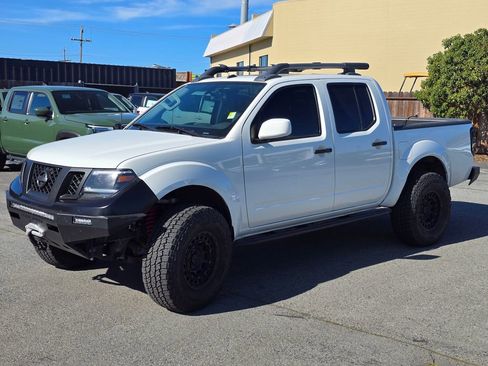 Used 2021 Nissan Frontier PRO-4X image 3