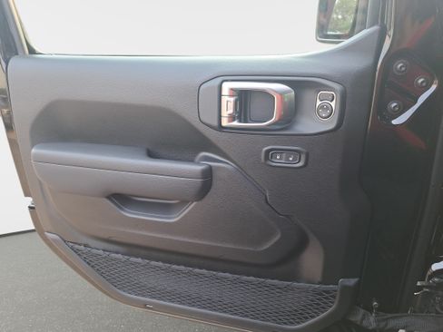 Used 2025 Jeep Wrangler Sport AWD/4WD image 23