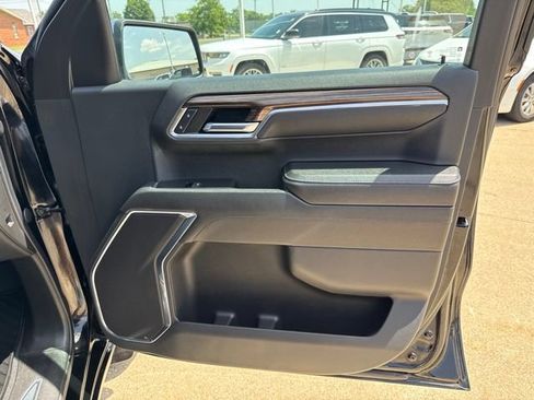 Used 2023 Chevrolet Silverado 1500 LT AWD/4WD image 26