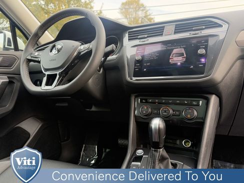 Used 2021 Volkswagen Tiguan SE w/ Panoramic Sunroof Package image 31