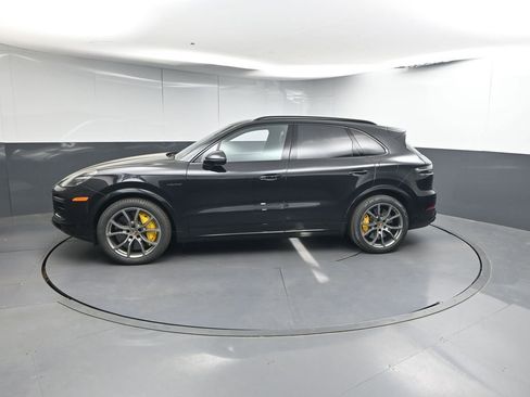 Certified 2022 Porsche Cayenne Turbo S AWD/4WD image 2