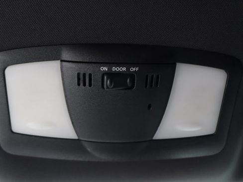 Used 2017 Nissan 370Z Coupe RWD image 27