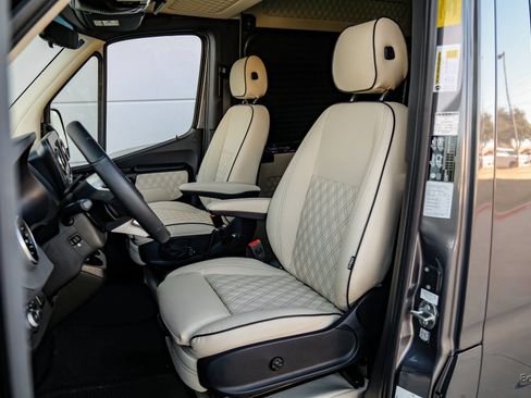 Used 2025 Mercedes-Benz Sprinter 3500 image 34