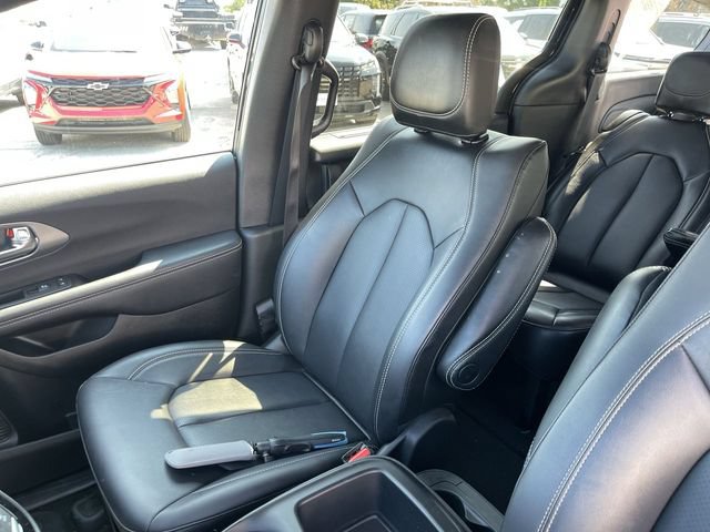 Used 2025 Chrysler Pacifica Select FWD image 24
