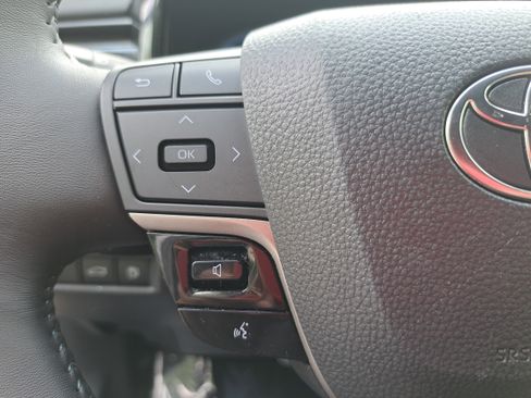 Used 2025 Toyota Camry XSE FWD image 16