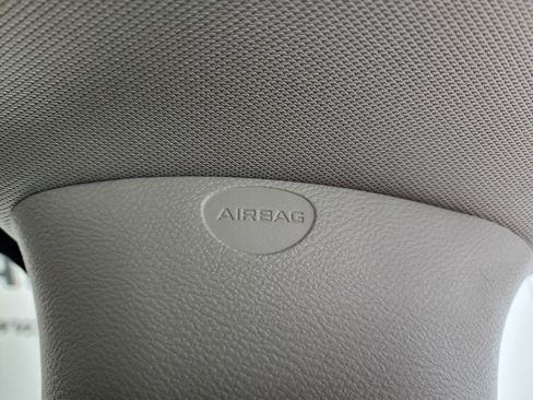 Used 2024 Chrysler Pacifica Touring-L image 41