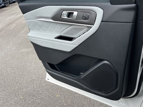 New 2026 Ford Explorer Platinum w/ LUX Leather Package image 17