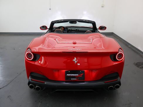 Used 2019 Ferrari Portofino RWD image 11