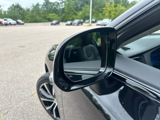 Used 2024 Volvo XC60 B5 Plus w/ Protection Package Premier AWD/4WD image 17