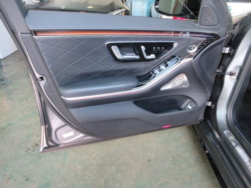 Used 2021 Mercedes-Benz S 580 4MATIC Sedan image 5
