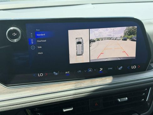 Used 2025 Chevrolet Tahoe Z71 AWD/4WD image 21