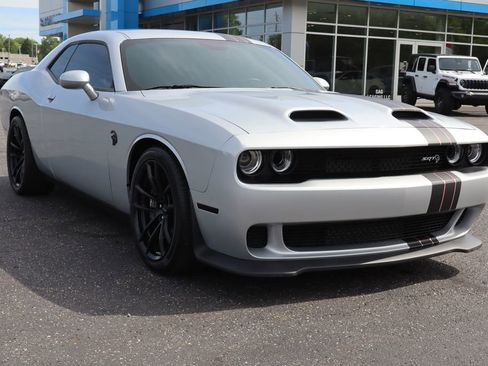 Used 2023 Dodge Challenger SRT Hellcat w/ Driver Convenience Group RWD image 2